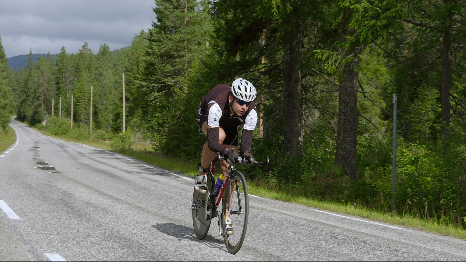 重要助攻首场状态出色,中国队观众沸腾!,C罗重返赛场全场沸腾不已